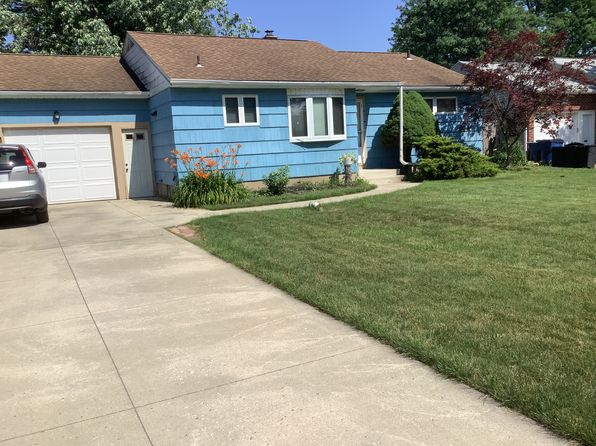 41 Castle Ct