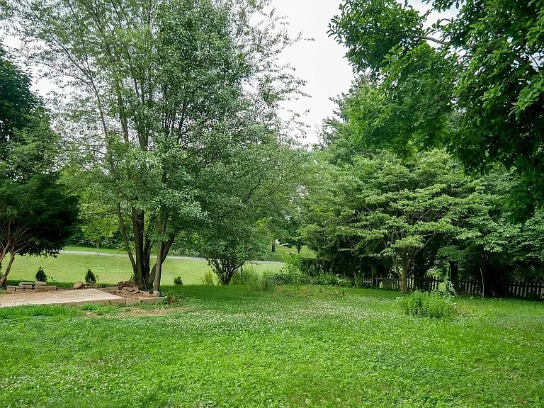 26015 Woodfield Rd — Photo 38