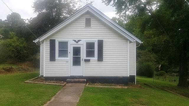 1st image of 2516 Fairview Ave