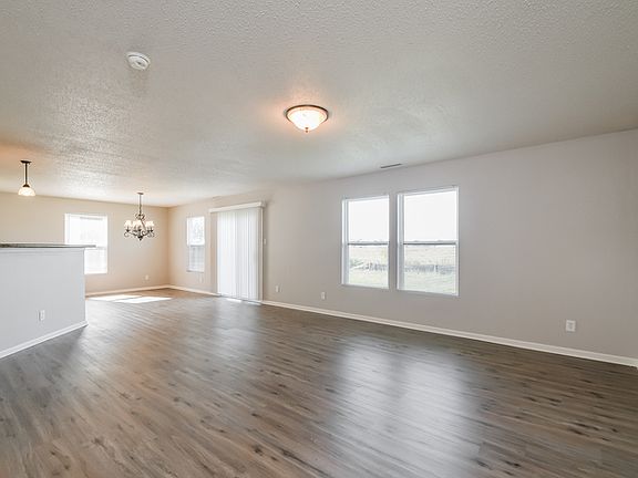 4th image of 1416 King Maple Dr
