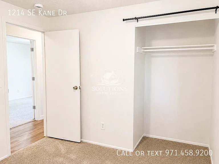 1214 SE Kane Dr — Photo 9