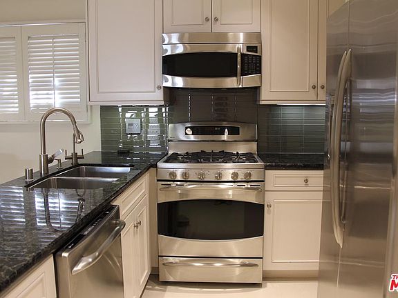 5th image of 11438 Moorpark St Unit 3