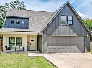220 Pine St, Port Neches, TX 77651