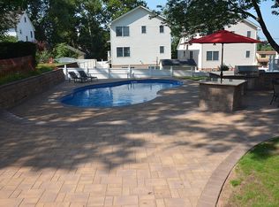 744 3rd Ave, Lyndhurst, NJ 07071