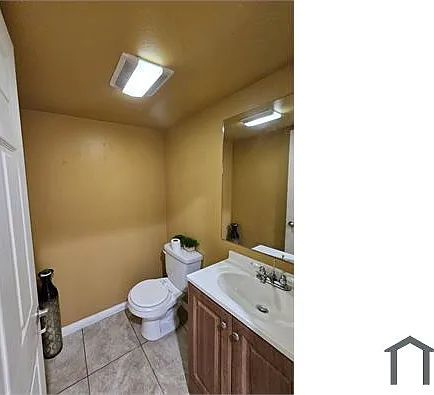887 E 40th Pl #C — Photo 26