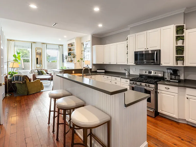 332 Milton St #2 — Photo 11
