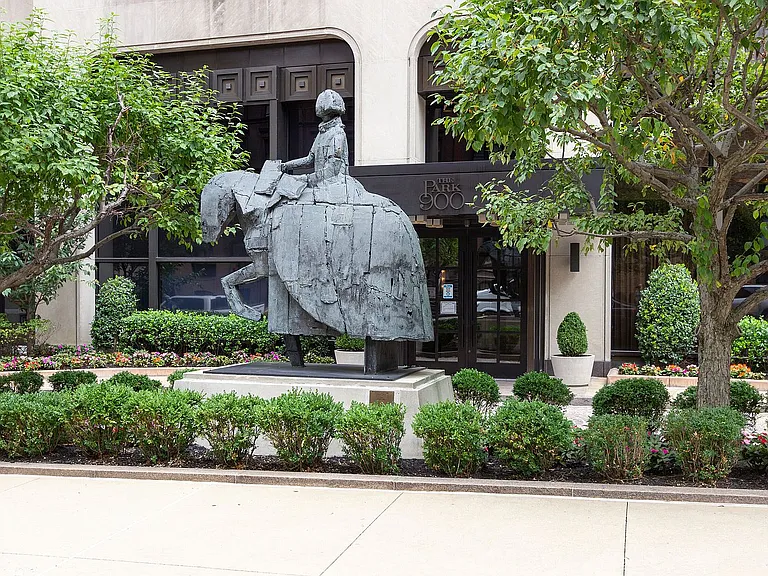 900 Park Ave #15B — Photo 1