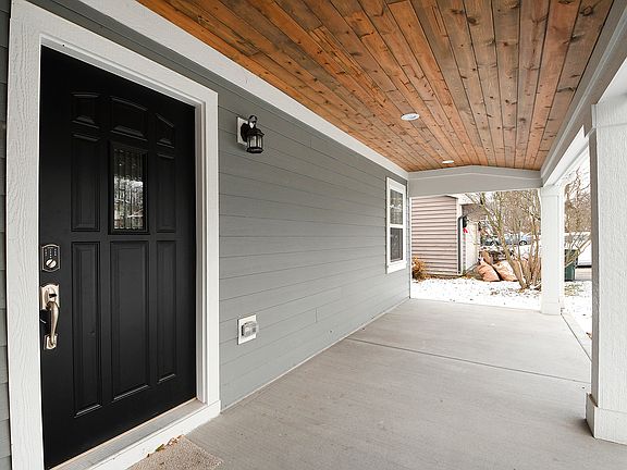 5th image of 146 W Wood St