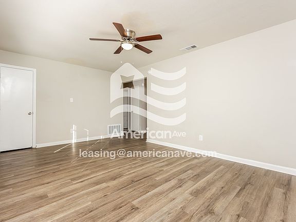 1646524_004_wm_-_living_room_13498797.jpg