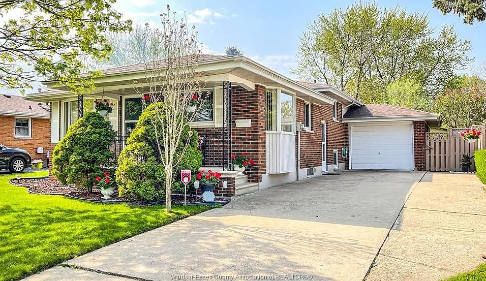 2nd image of 10295 Pulbrook Rd