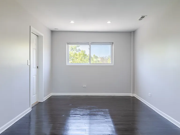Grand Park Apartments — Photo 28