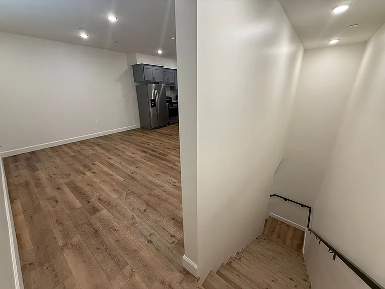 14550 Burbank Blvd #105 — Photo 7