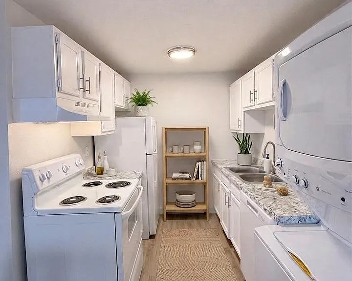 Meadowbrook Apartments — Photo 3