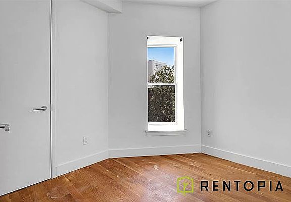 3rd image of 127 Lefferts Pl APT 3A