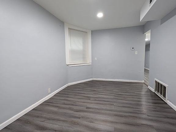 3rd image of 206 Bidwell Ave #B