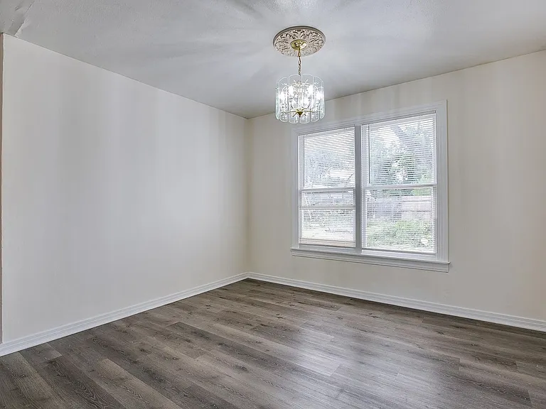 1921 W Avenue J — Photo 15