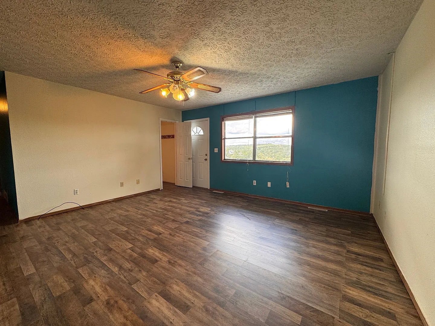 3 Bedroom 2 Bathroom Home with Semi-Finished Basement! — Photo 4