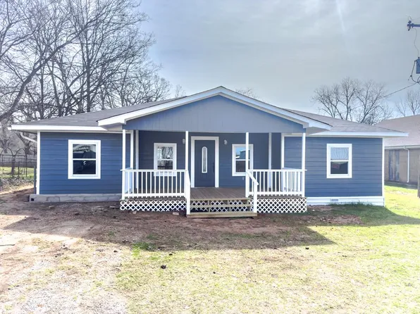 208 E Parker St, Elkhart, TX 75839