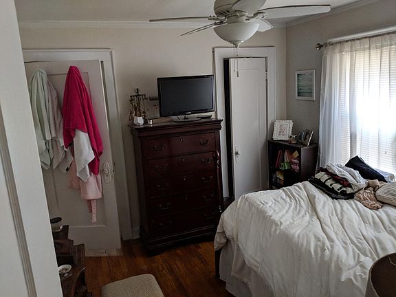3rd image of 5007 Wyandotte St #1