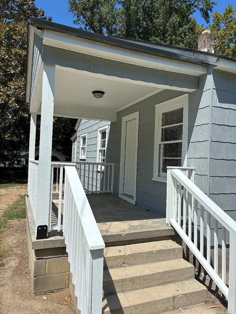1340 Proctor Street — Photo 2