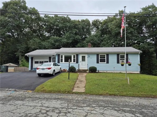86 Marshall Cir, Coventry, RI 02816