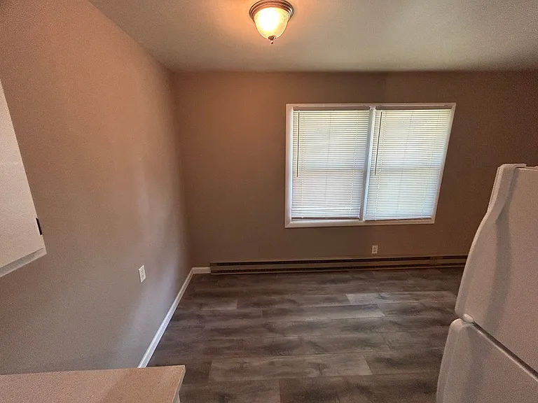 504 W Linden St — Photo 7