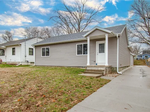 6109 Crown Ln, Des Moines, IA 50311