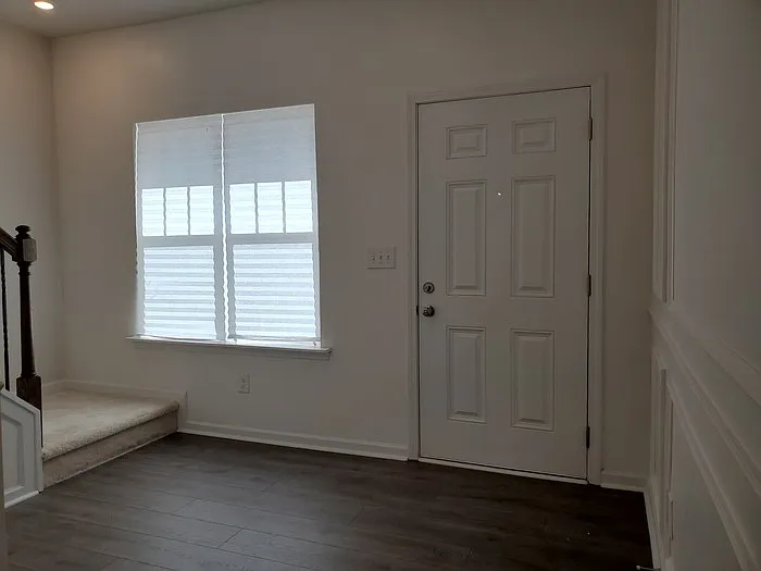 2 bed, 2.5 bath, 1557 sqft, $2,050 — Photo 2