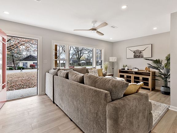 4th image of 404 N Petway St