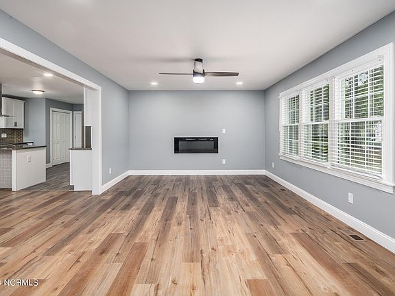 4th image of 205 Greenbriar Drive