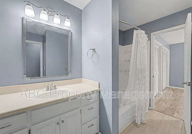 2 William Ln — Photo 17