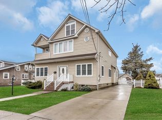 39 S Bay Ave, Amityville, NY 11701