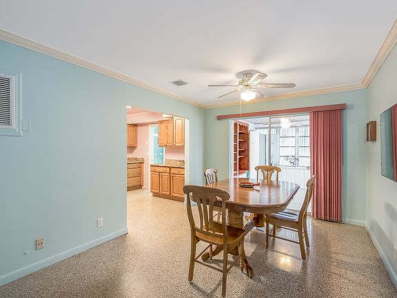4th image of 211 W Ocean Ave