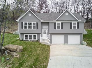 418 SW Foot Hill Dr, Grain Valley, MO 64029