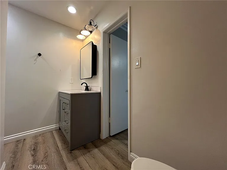 15358 Leadwell St — Photo 9