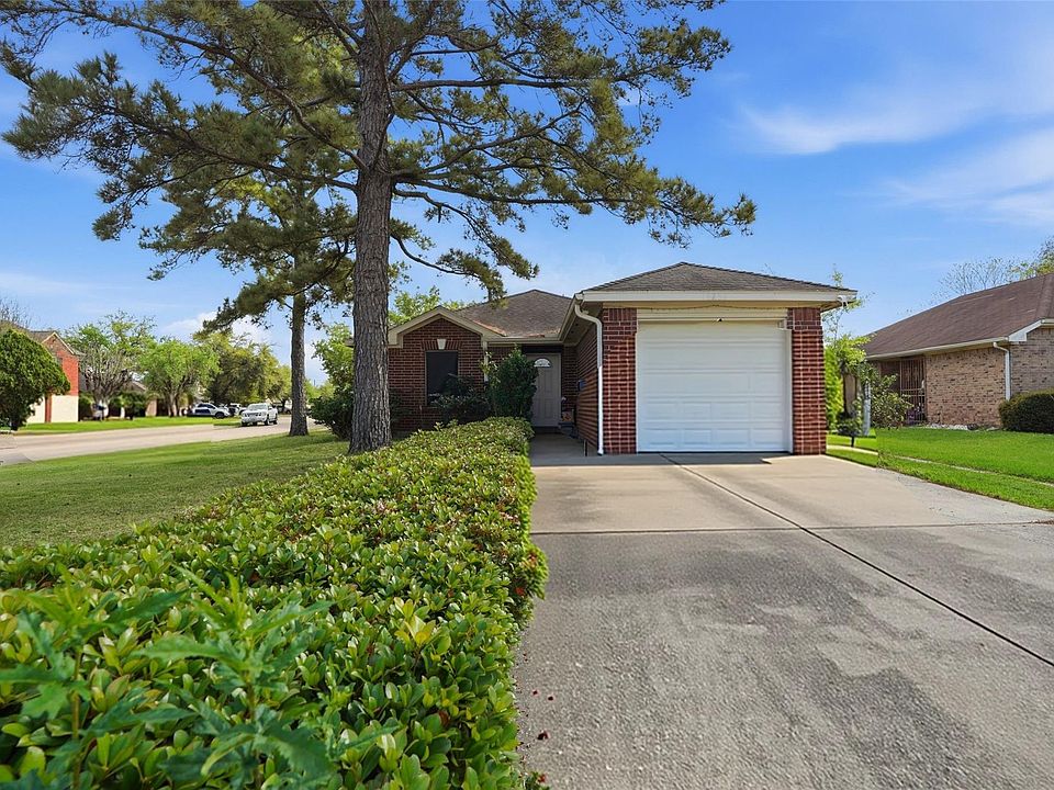 1st image of 15258 Ferness Ln