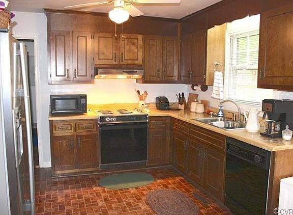 3rd image of 4709 Croft Cir