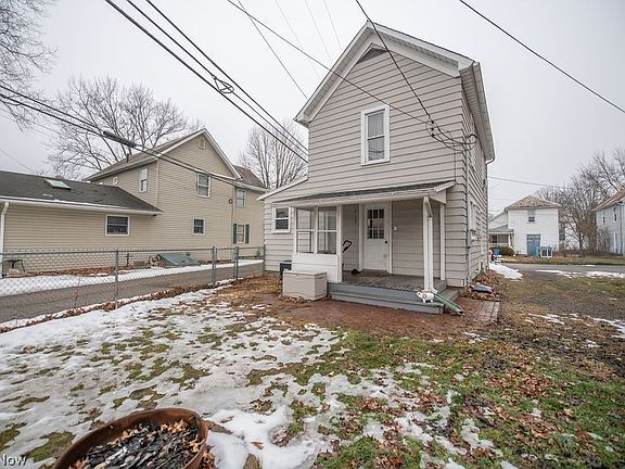 5th image of 127 8th St NE