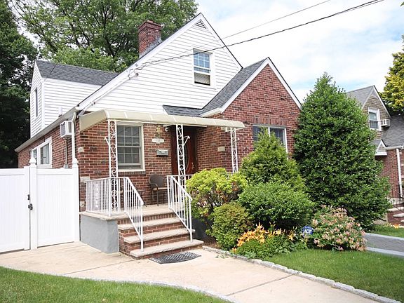2nd image of 646 Pelton Ave