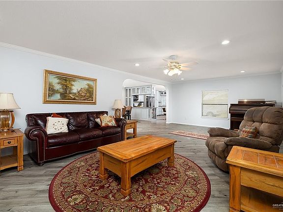 5th image of 4901 Daffodil Ave Unit 123