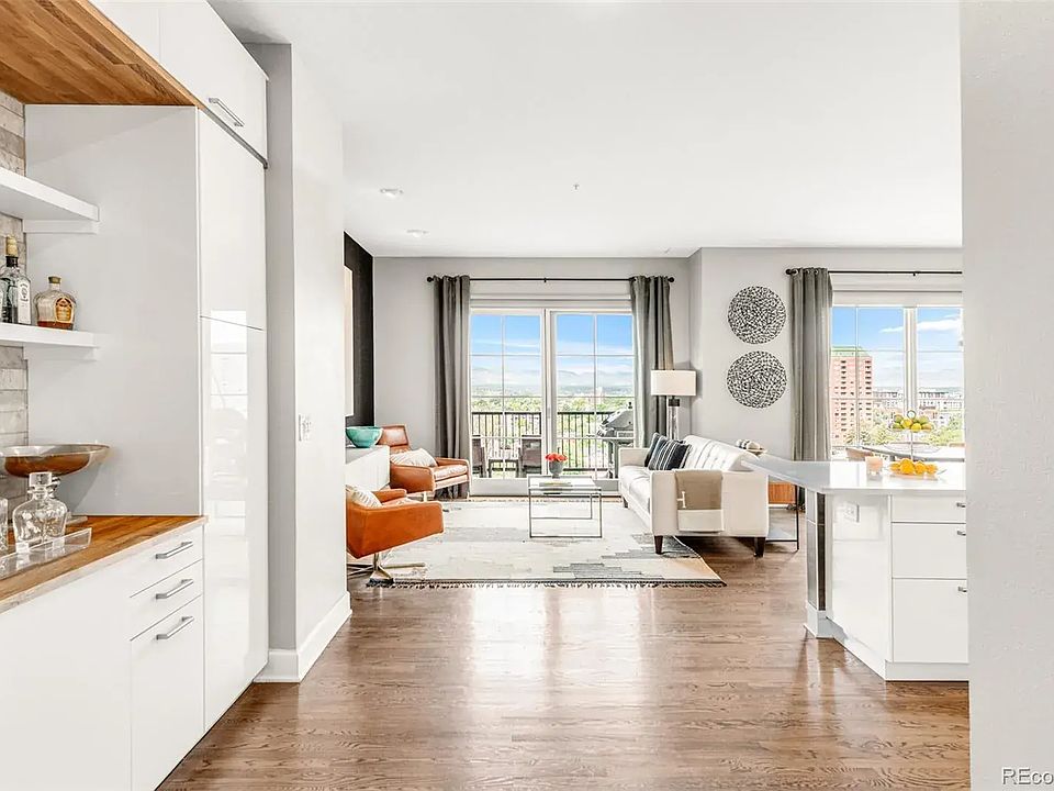 The entrance, hardwood floors, tons of storage, great views. Kitchen on the right.