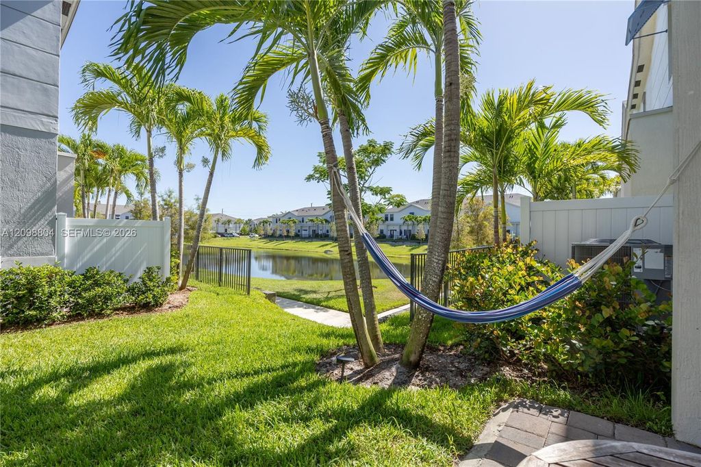 369 NW 8th Ct, photo 7