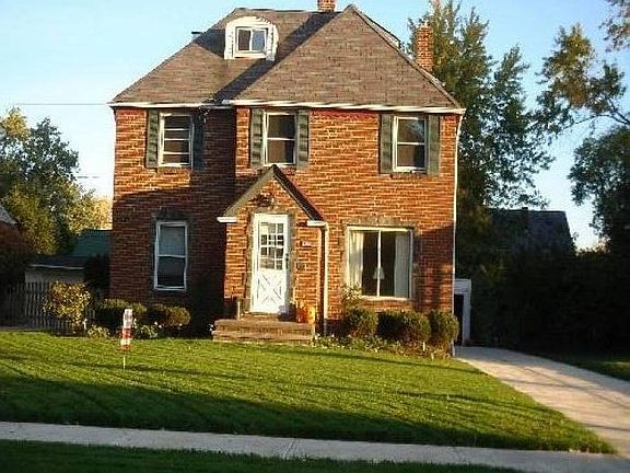 2nd image of 19336 Laurel Ave #1