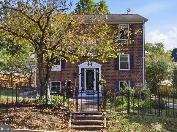 413 S Pershing Dr, Arlington, VA 22204