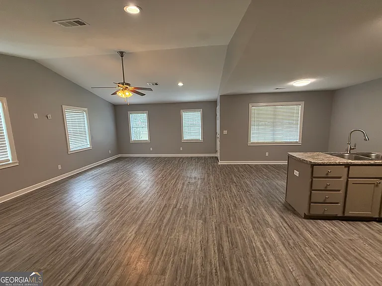 136 Trinity Rd — Photo 17
