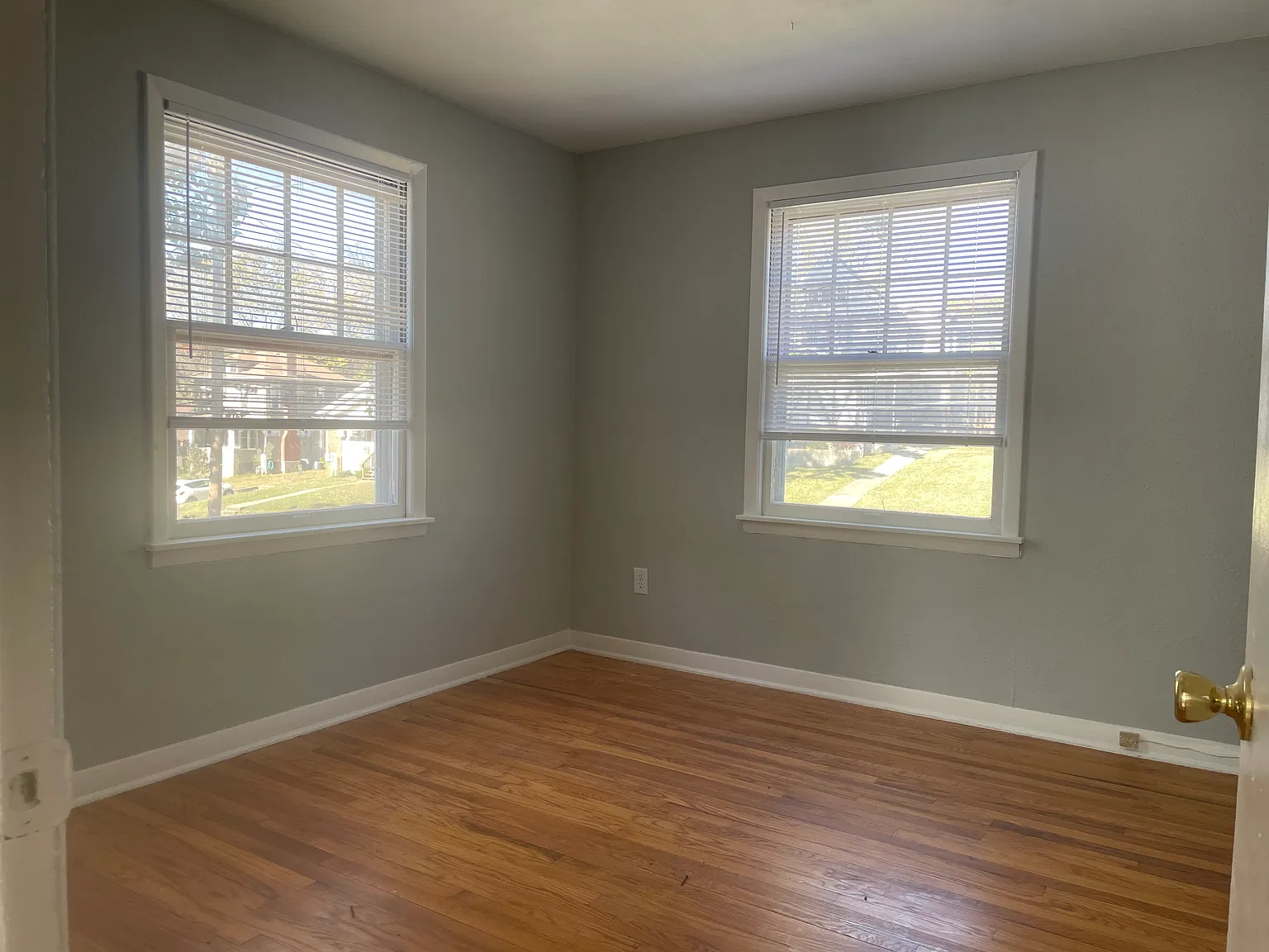 100-104 E Stewart Rd — Photo 3