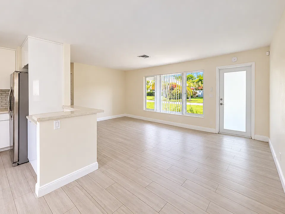 80 NW 3rd Ct