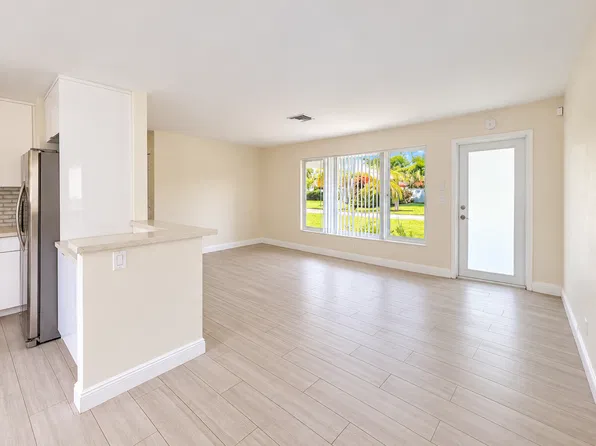 80 NW 3rd Ct, Boca Raton, FL 33432