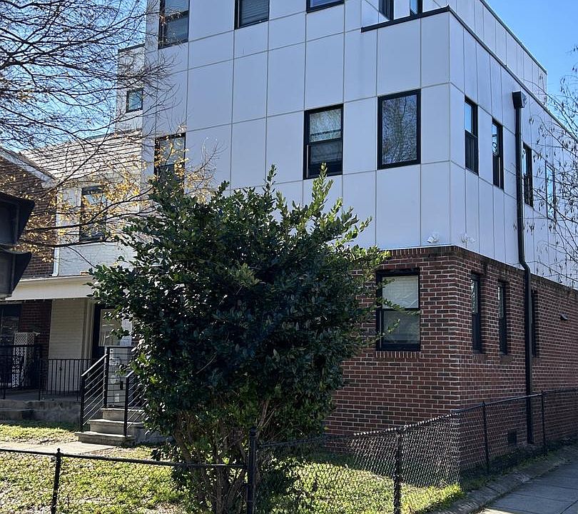 2nd image of 438 19th St NE