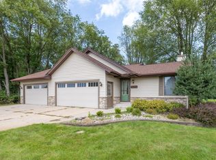 7424 Regency Ln, Stanwood, MI 49346